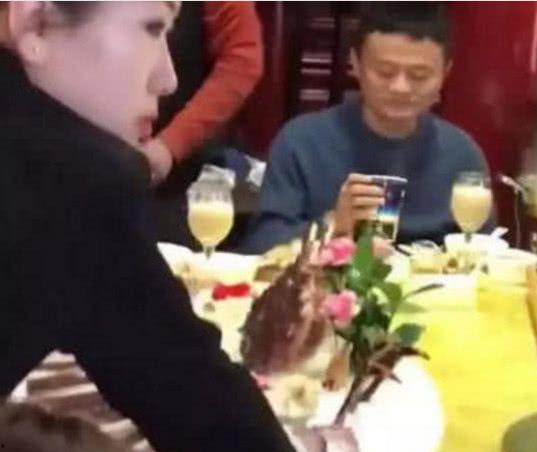 吃瓜娱乐倒水视频